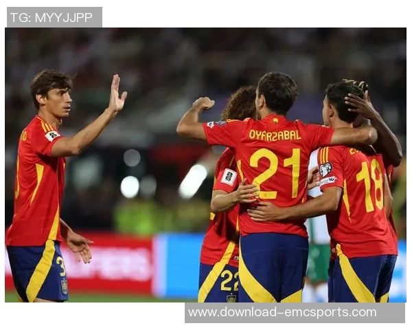 精彩足球杯子图片展示让你感受足球热情与魅力的完美结合