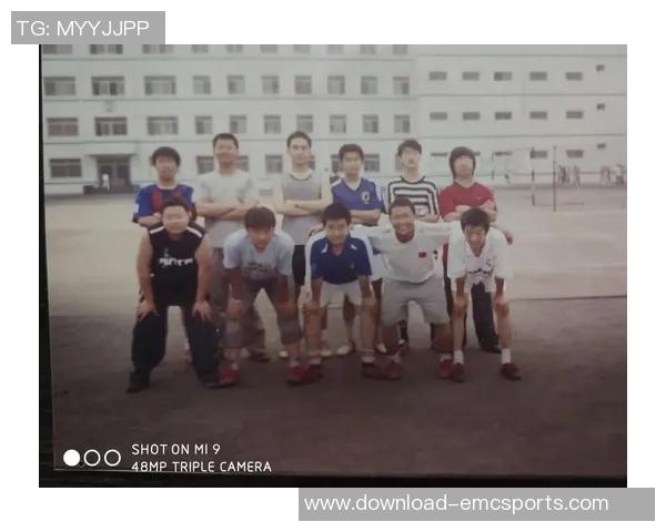 足球约五带你领略足球魅力与团队精神的完美结合 足球约五带你领略足球魅力与团队精神的完美结合